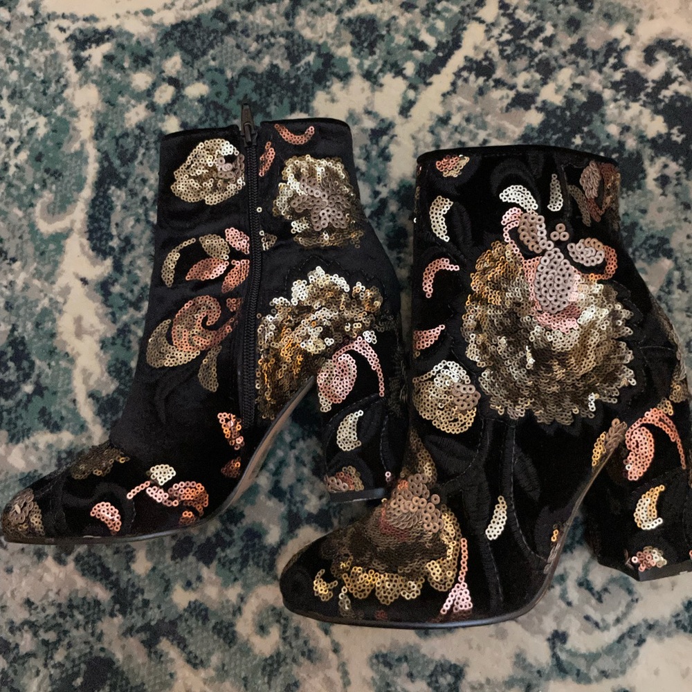 Also sequin velvet boots